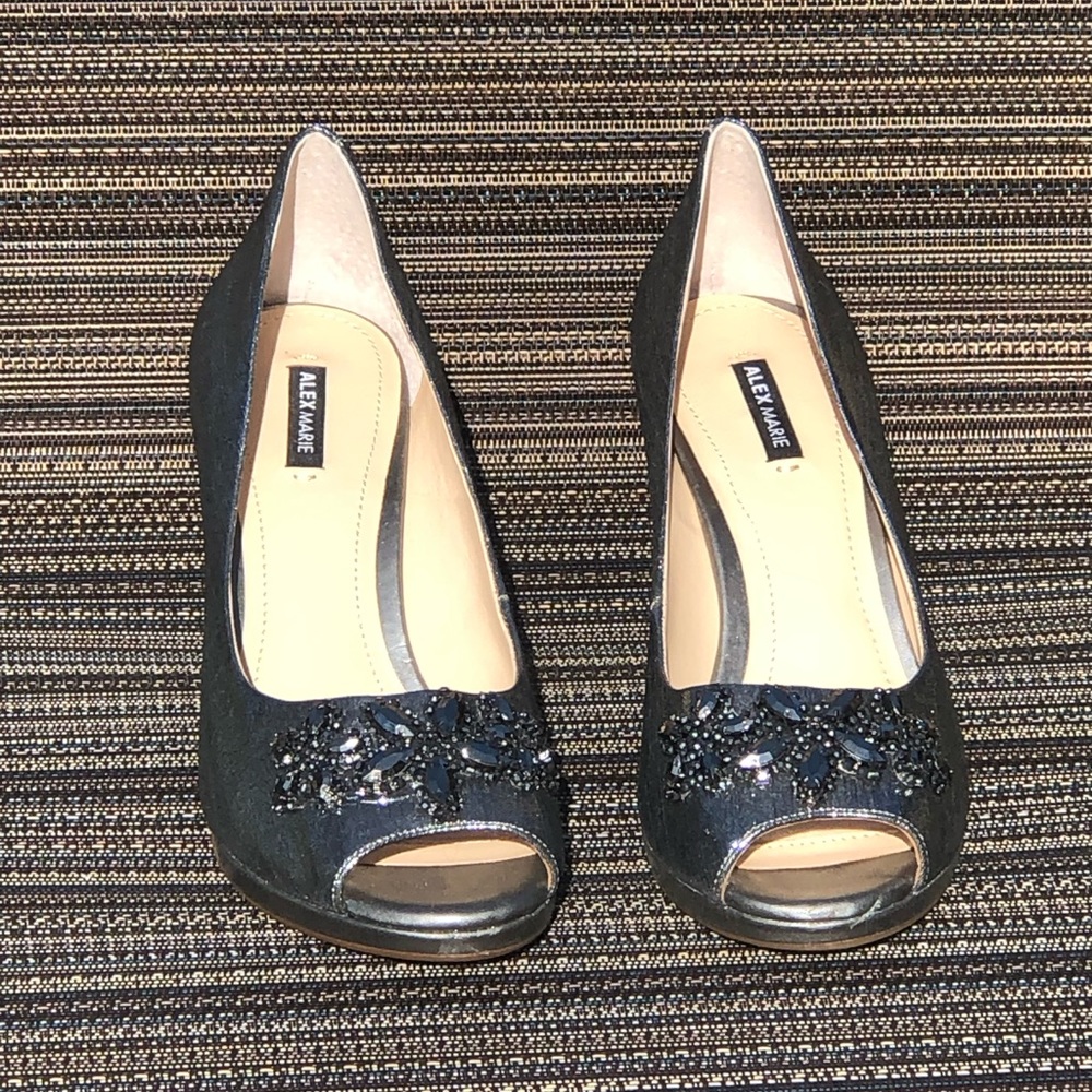 NIB Alex Marie Silver Open Toe Pump